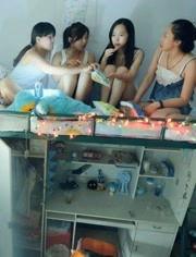女生宿舍电影,女生宿舍里的温馨电影时光