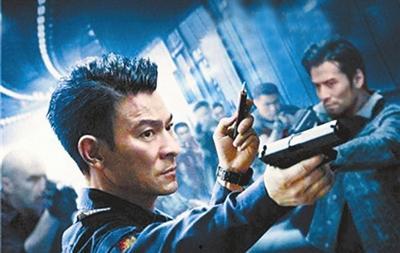 电影观看,穿越虫洞，探寻宇宙奥秘的惊险之旅